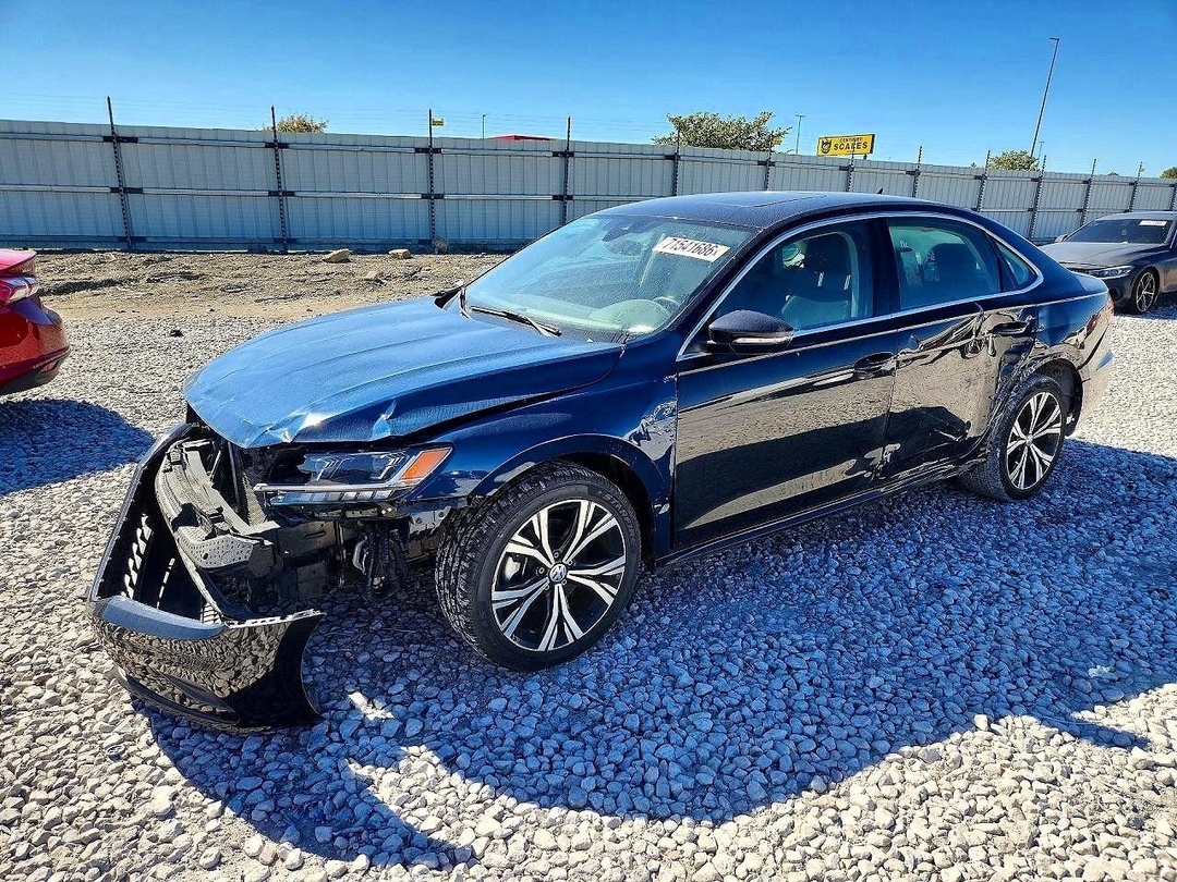 Vue de 2022 VOLKSWAGEN PASSAT SE, angle 1