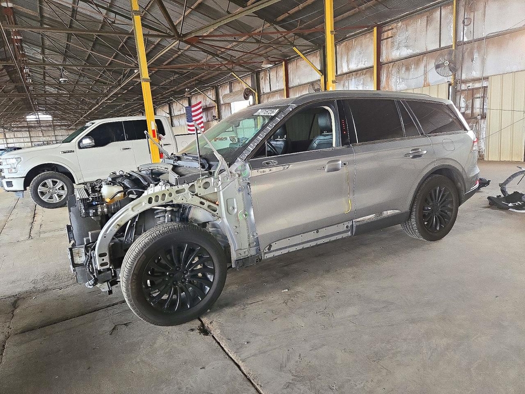 منظر 2022 LINCOLN AVIATOR RESERVE، زاوية 1