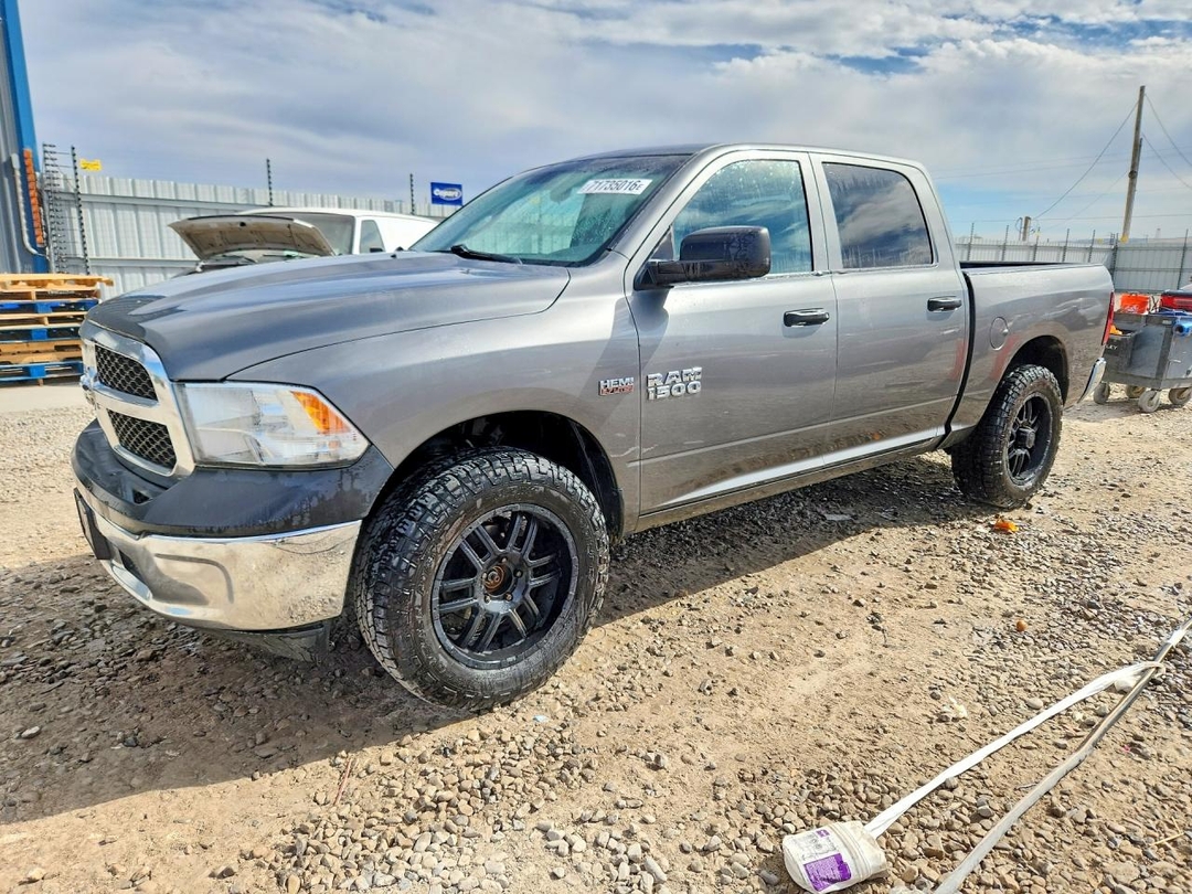 Вид 2013 RAM 1500 ST, угол 1