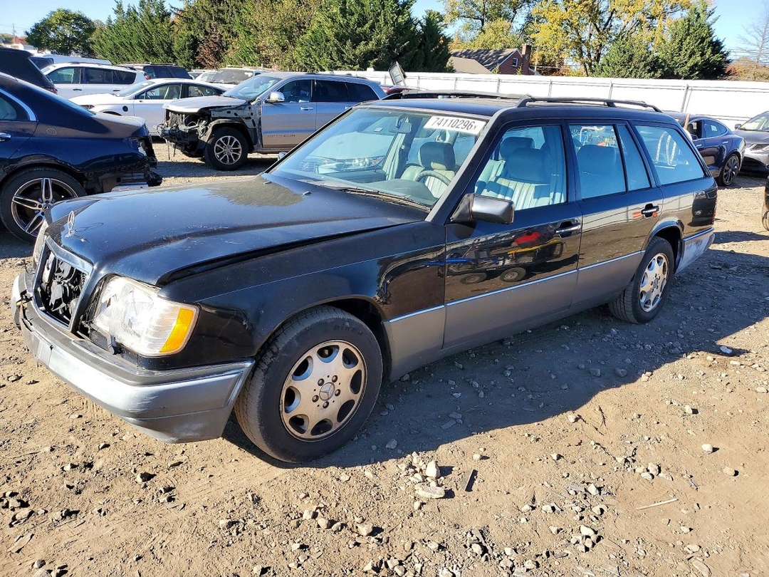 Вид 1995 MERCEDES-BENZ E 320, угол 1