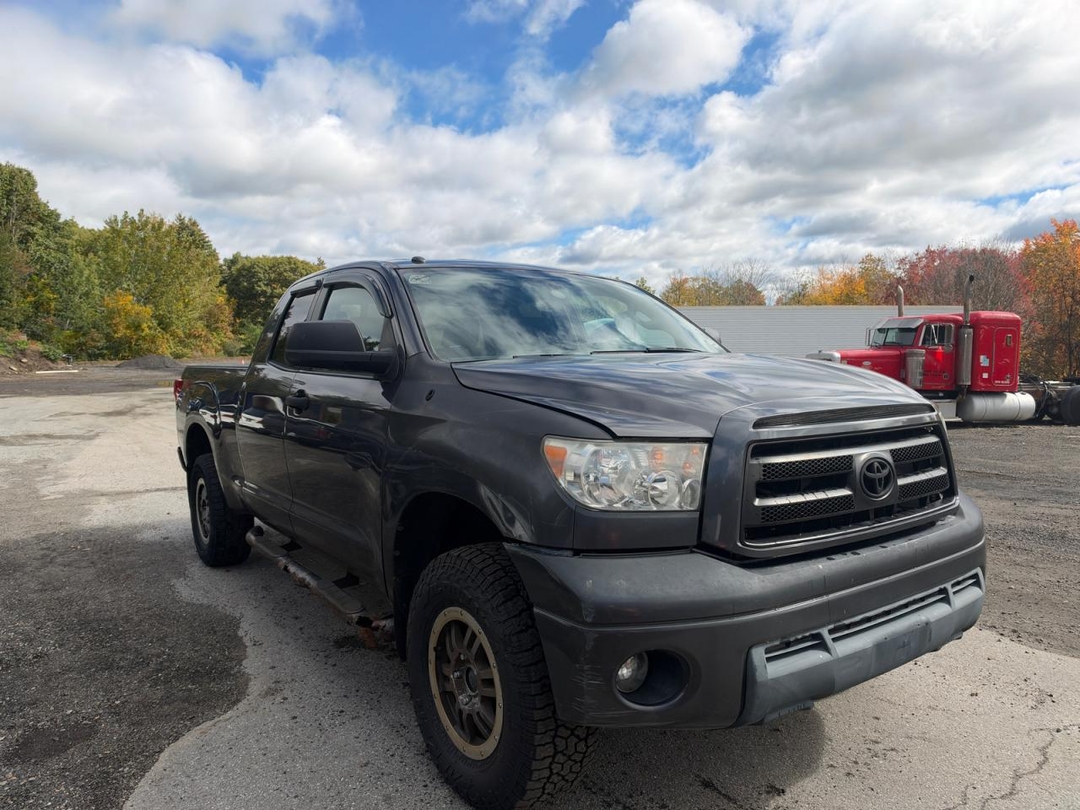 منظر 2011 TOYOTA TUNDRA DOUBLE CAB SR5، زاوية 1