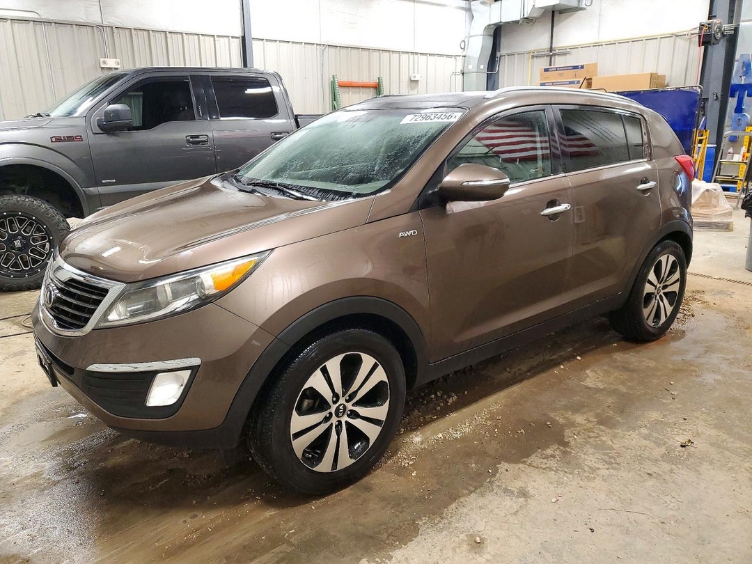 Vue de 2013 KIA SPORTAGE EX, angle 1