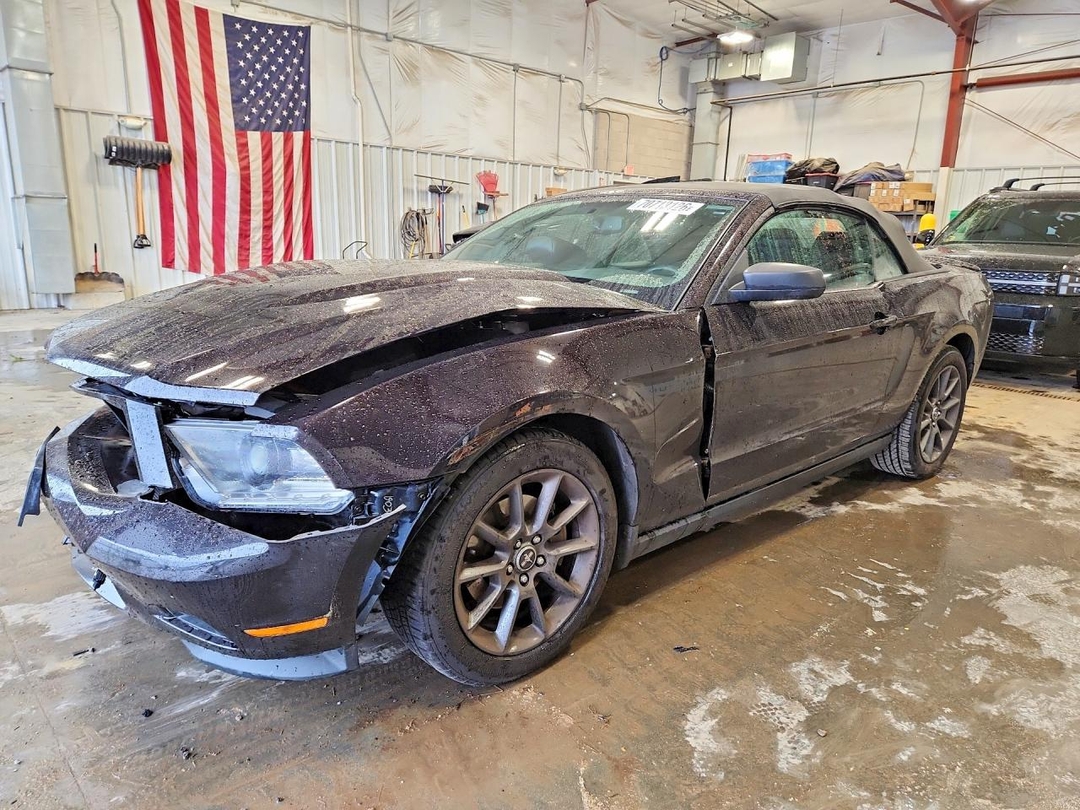 Vue de 2012 FORD MUSTANG, angle 1