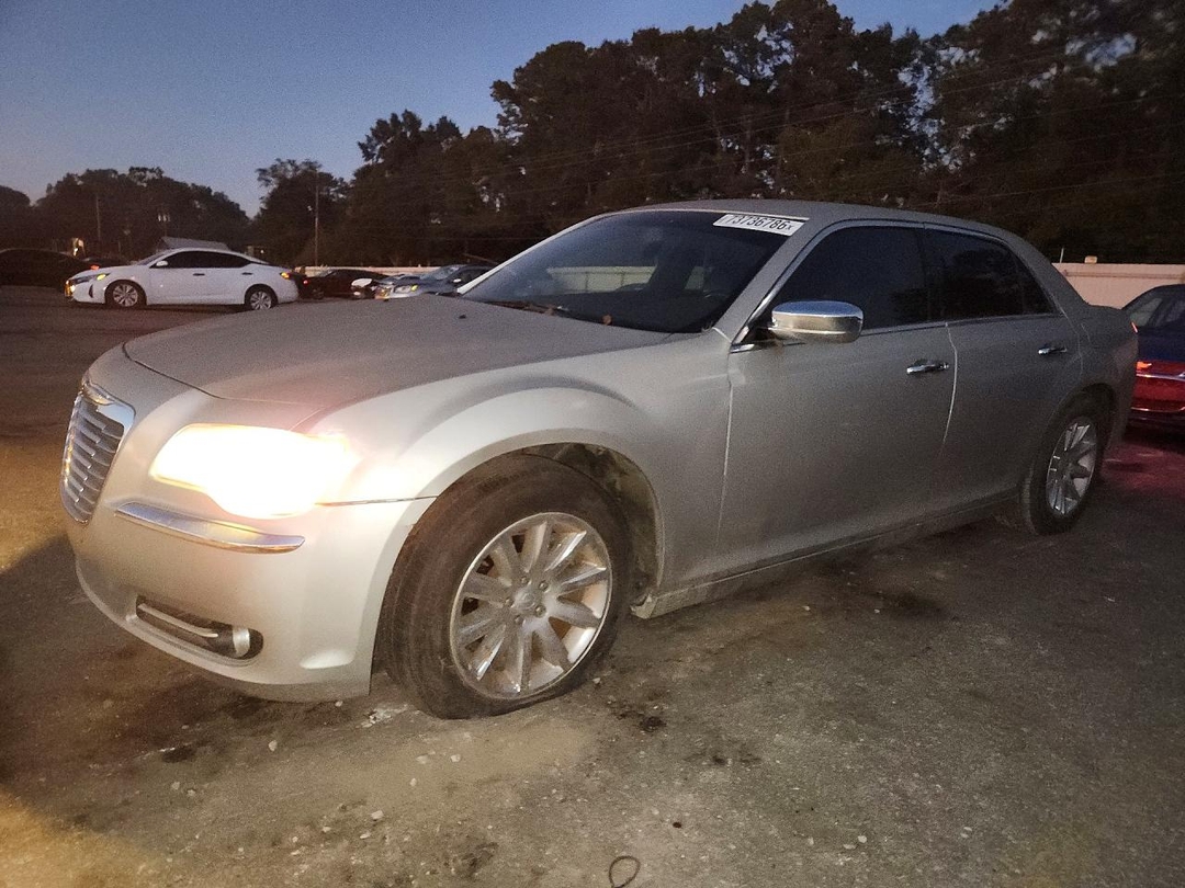 Vista de 2012 CHRYSLER 300 LIMITED, ángulo 1