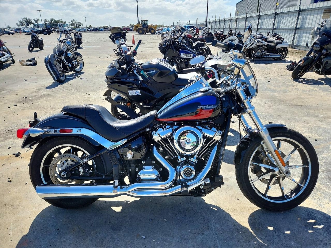 Vedere 2019 HARLEY-DAVIDSON FXLR, unghi 1