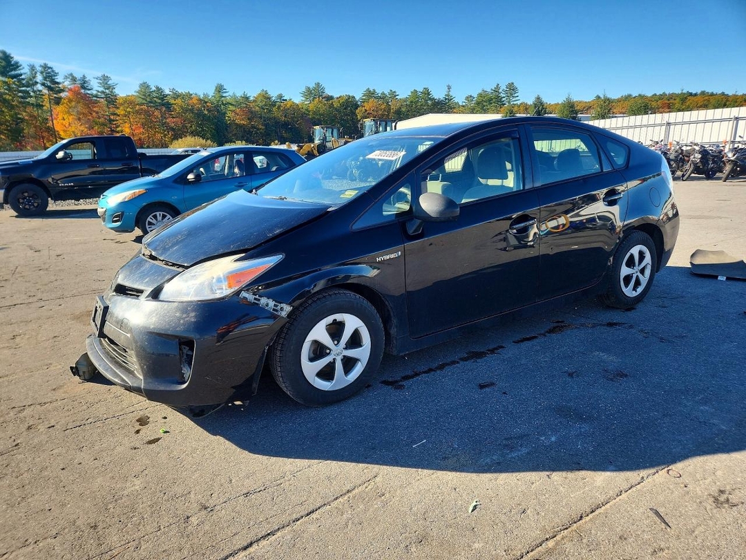 Vue de 2015 TOYOTA PRIUS TWO, angle 1