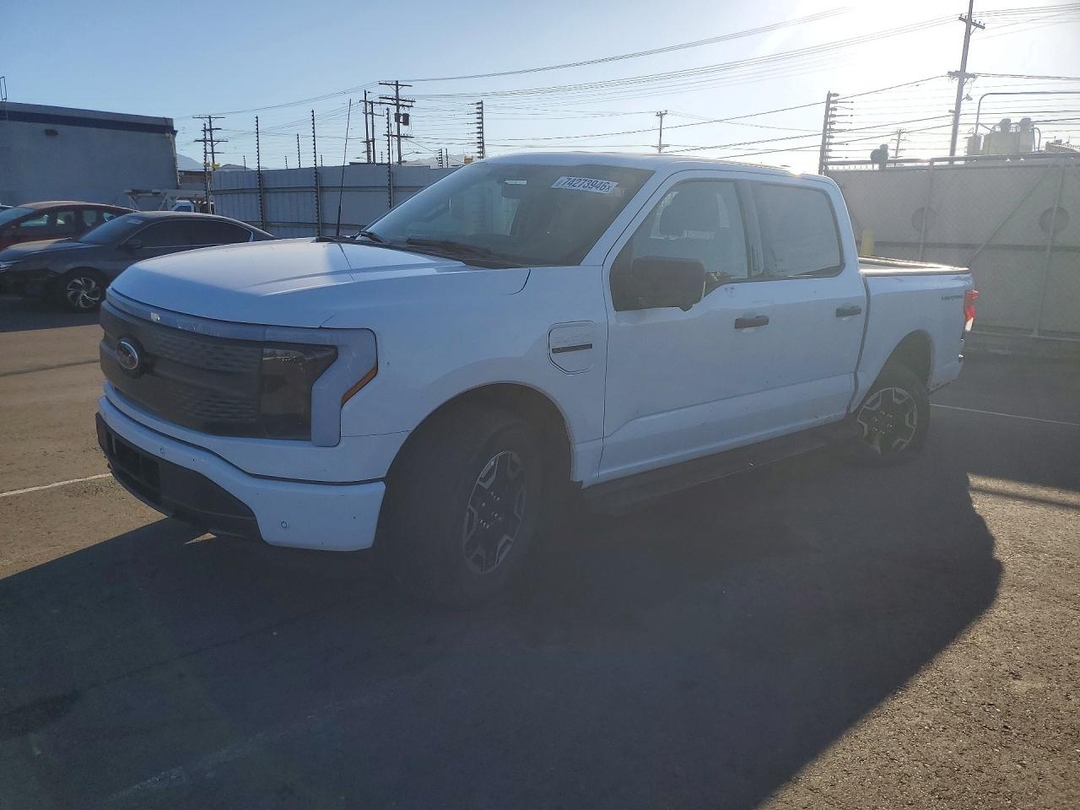 Vista de 2023 FORD F150 LIGHTNING PRO, ángulo 1