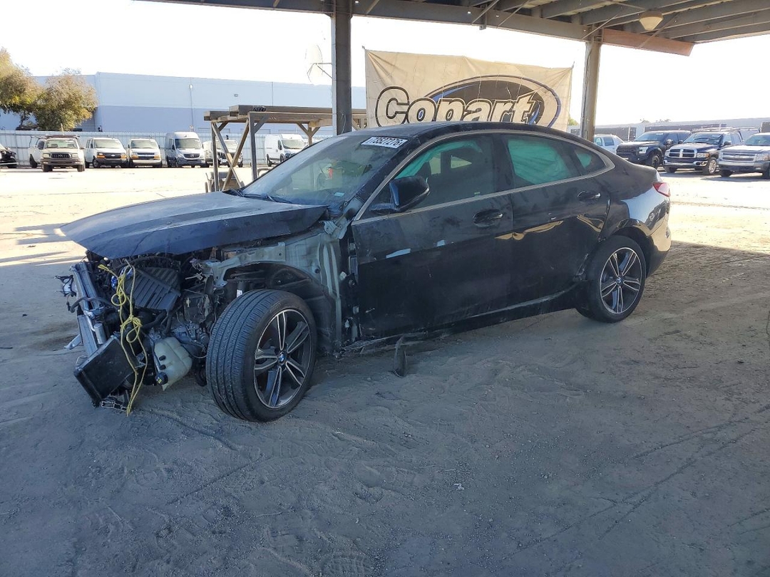 Vue de 2021 BMW 228XI, angle 1