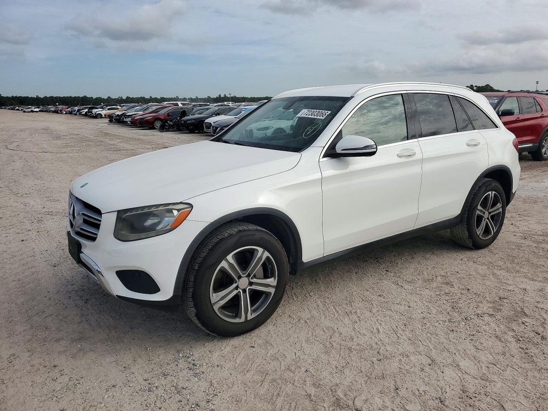 منظر 2016 MERCEDES-BENZ GLC 300، زاوية 1