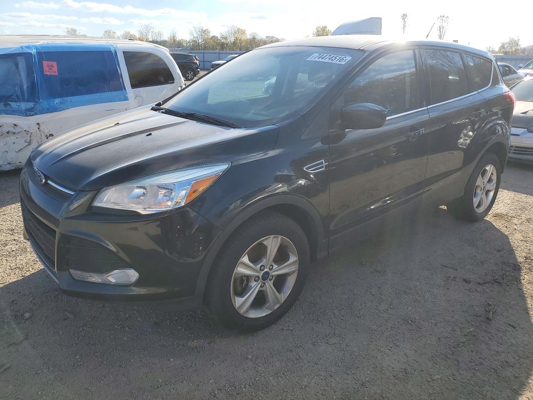 Vue de 2015 FORD ESCAPE SE, angle 1