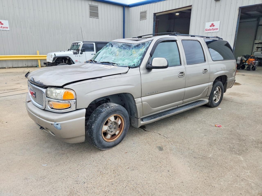 Vue de 2002 GMC DENALI XL K1500, angle 1