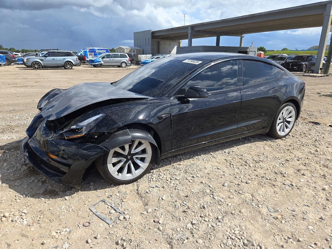 Vue de 2022 TESLA MODEL 3, angle 1