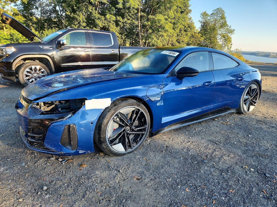 Вид 2024 AUDI RS E-TRON GT, угол 1
