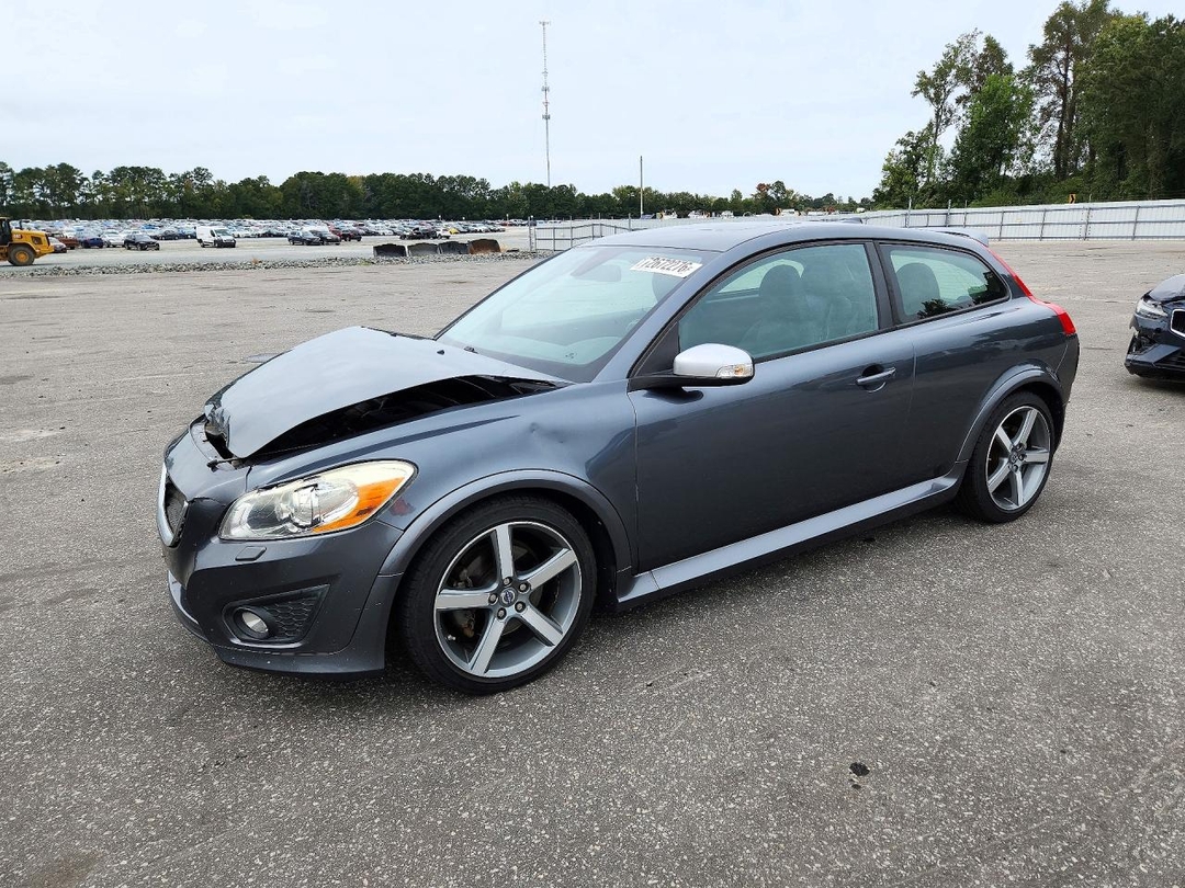 Vue de 2013 VOLVO C30 T5, angle 1
