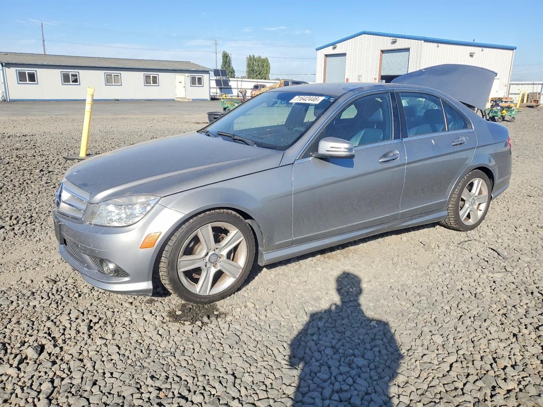 Vue de 2010 MERCEDES-BENZ C 300 4MATIC, angle 1