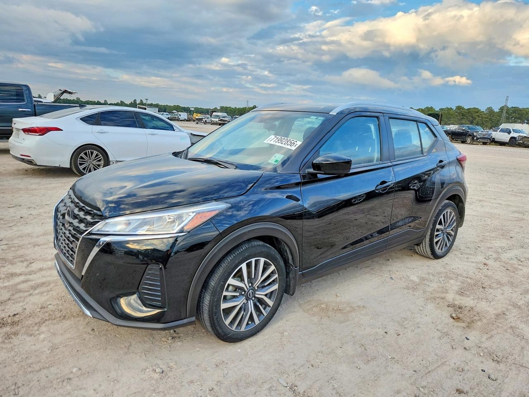 Vue de 2024 NISSAN KICKS SV, angle 1