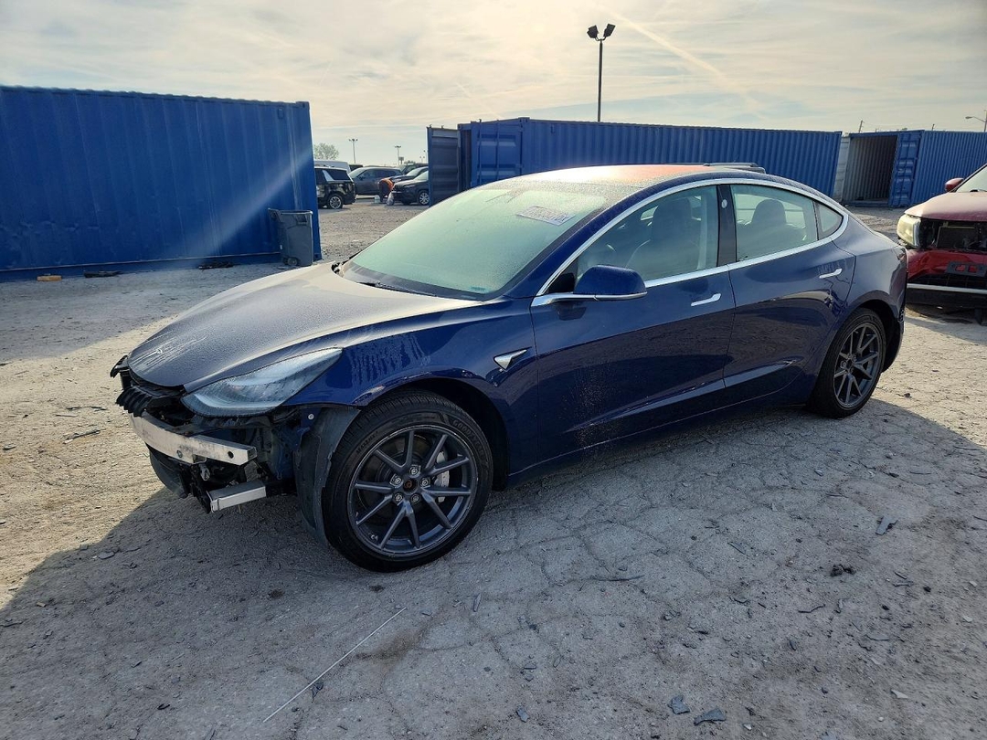 Vue de 2018 TESLA MODEL 3, angle 1