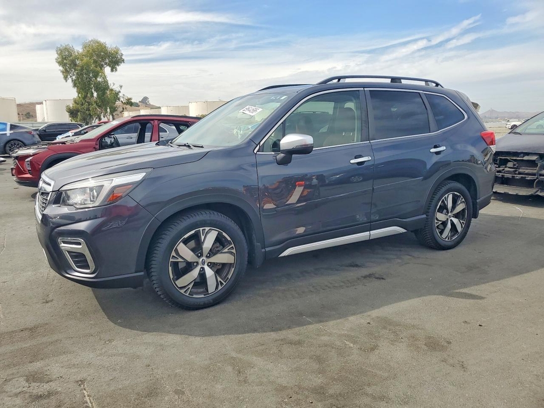 Vue de 2019 SUBARU FORESTER TOURING, angle 1