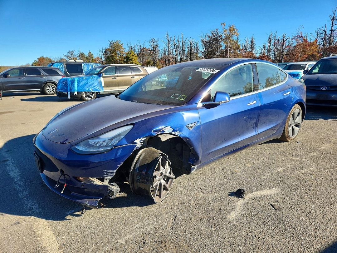 Вид 2019 TESLA MODEL 3, угол 1