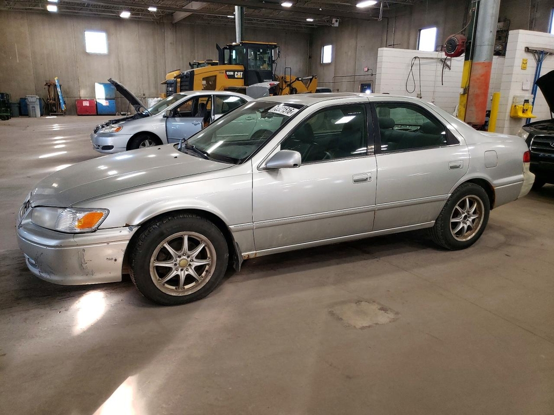Vista de 2001 TOYOTA CAMRY XLE V6, ángulo 1
