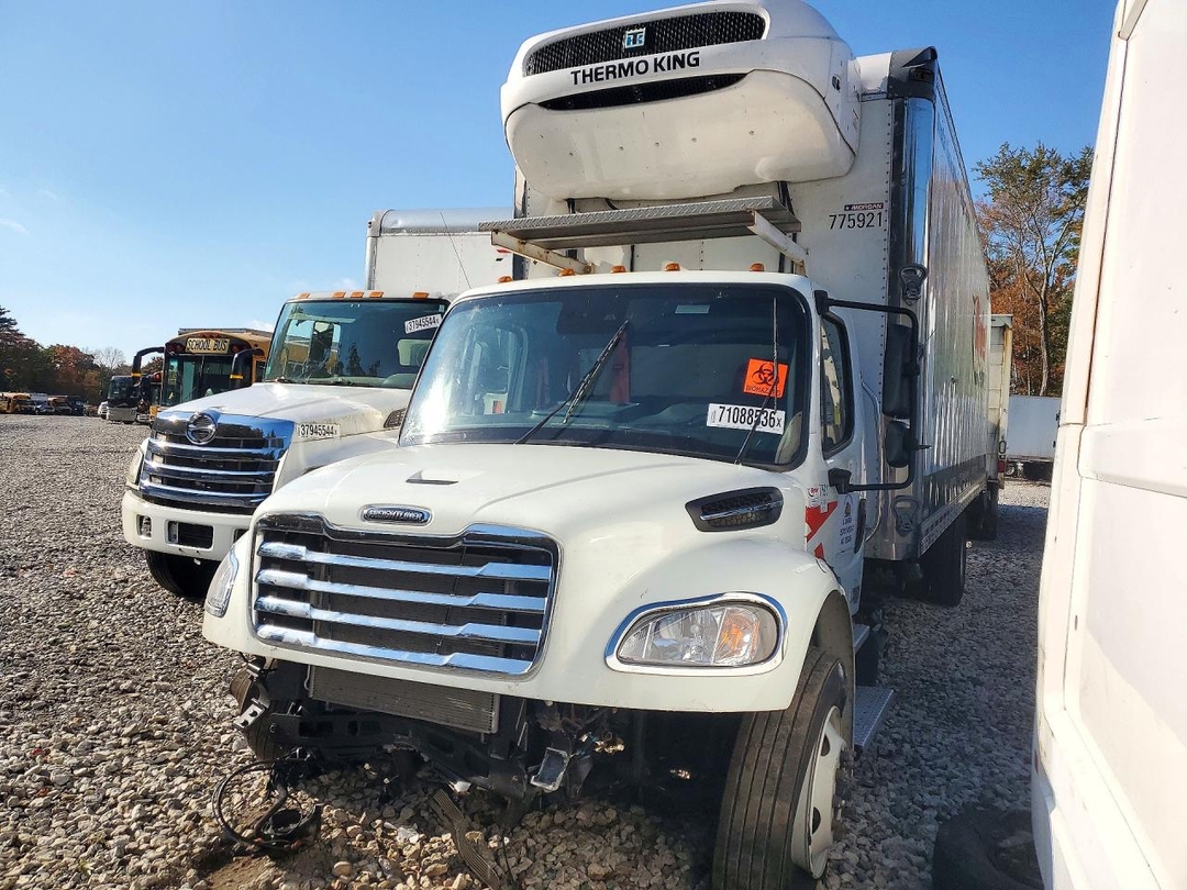 Vue de 2025 FREIGHTLINER BUSINESS CLASS M2 REFRIGERATED BOX TRUCK, angle 1