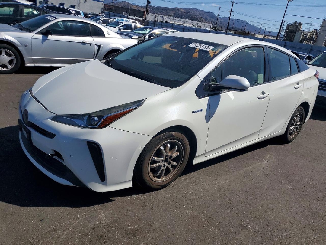 Vue de 2019 TOYOTA PRIUS LE, angle 1