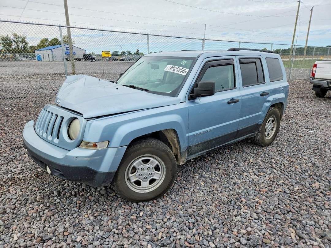 Vista de 2013 JEEP PATRIOT SPORT, ángulo 1