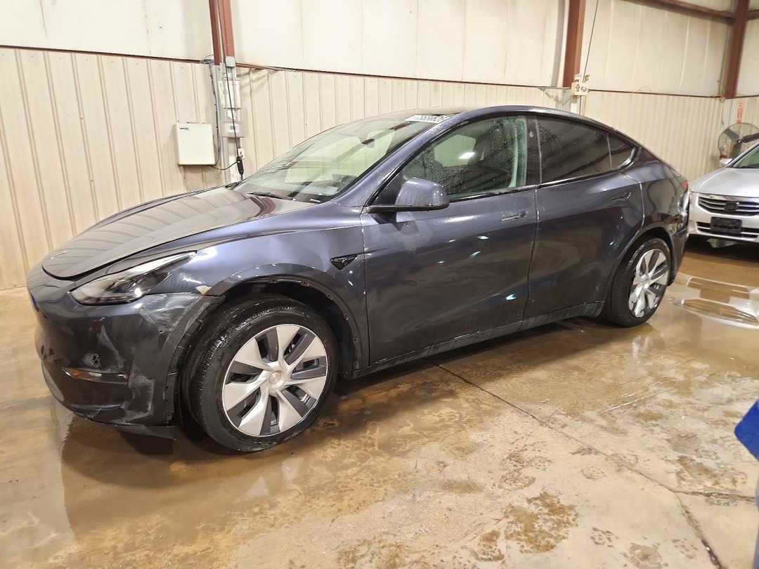 Vue de 2024 TESLA MODEL Y, angle 1