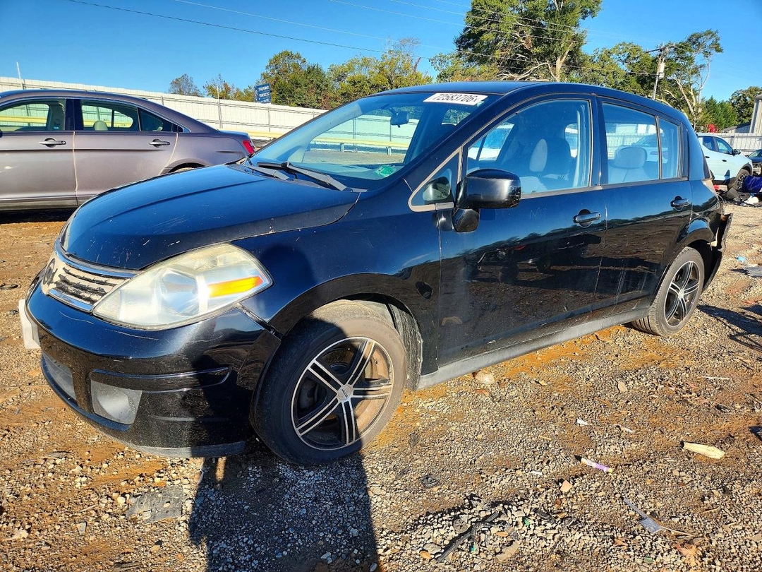 Vista de 2009 NISSAN VERSA 1.8 S, ángulo 1