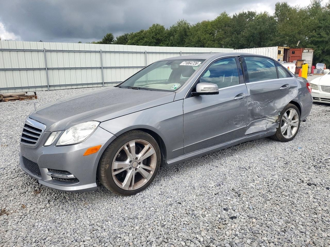 Vista de 2013 MERCEDES-BENZ E 350, ángulo 1
