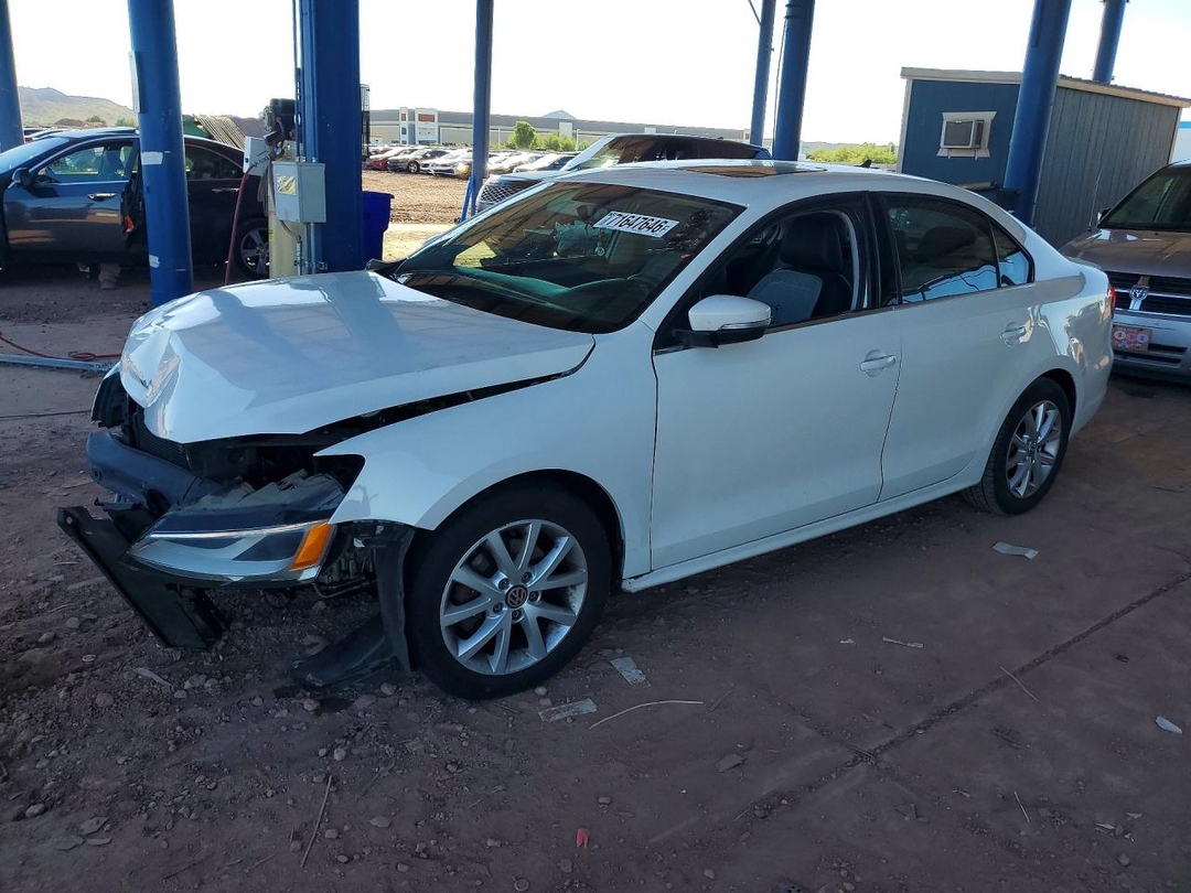 Vista de 2013 VOLKSWAGEN JETTA SE, ángulo 1
