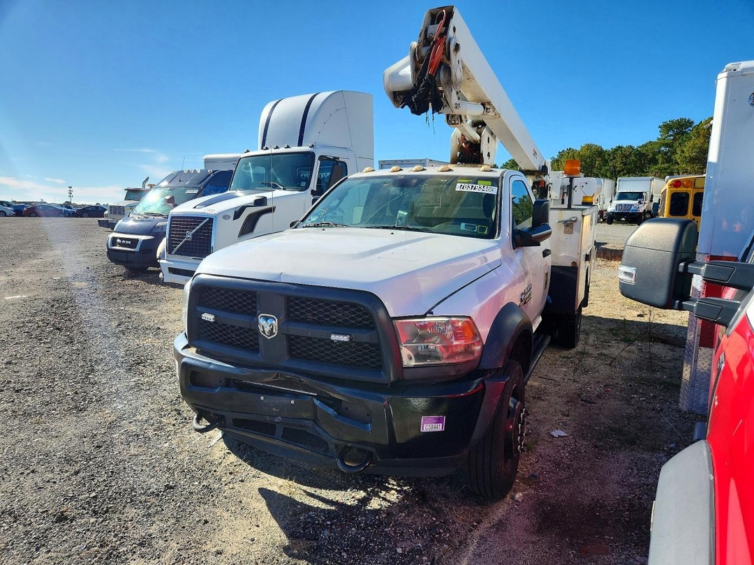 Вид 2015 RAM 5500 BUCKET TRUCK, угол 1