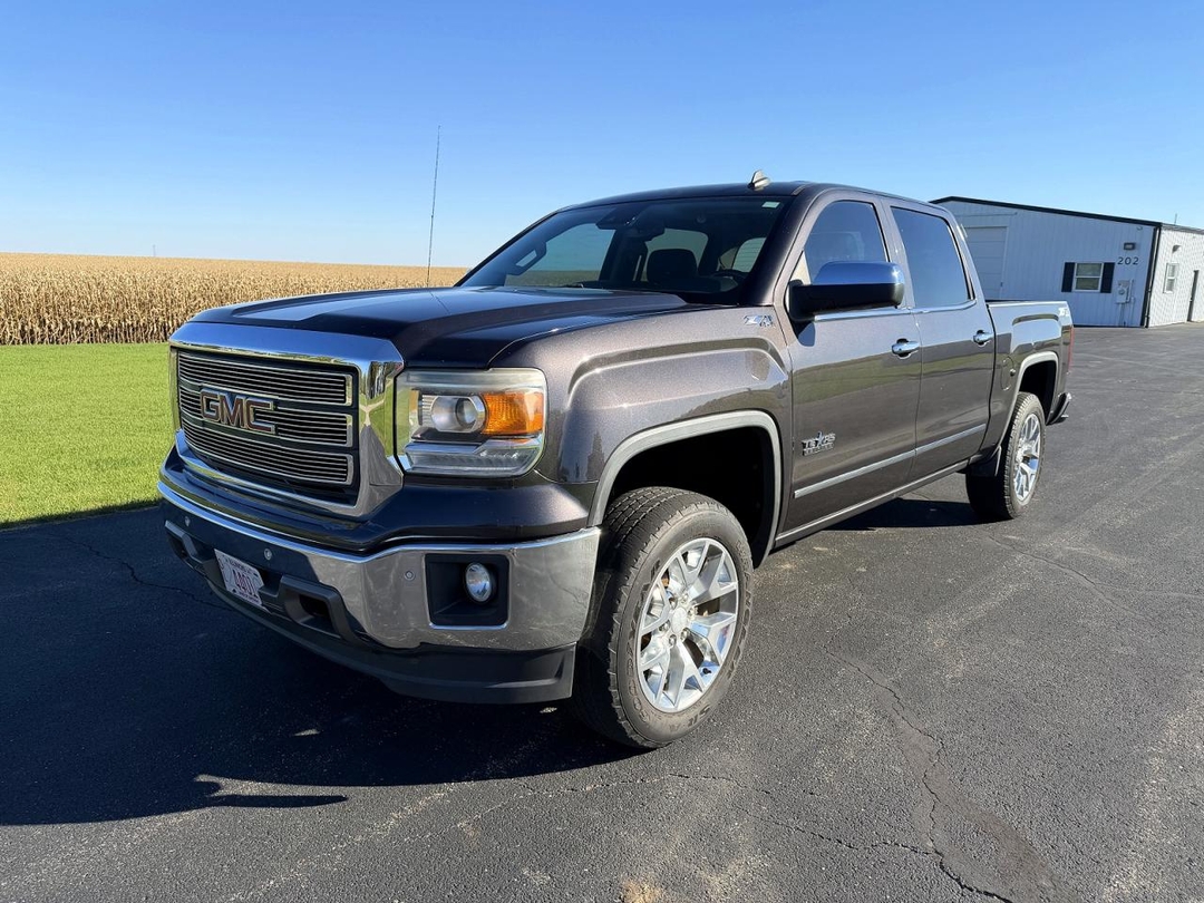 Vue de 2014 GMC SIERRA K1500 SLT, angle 1