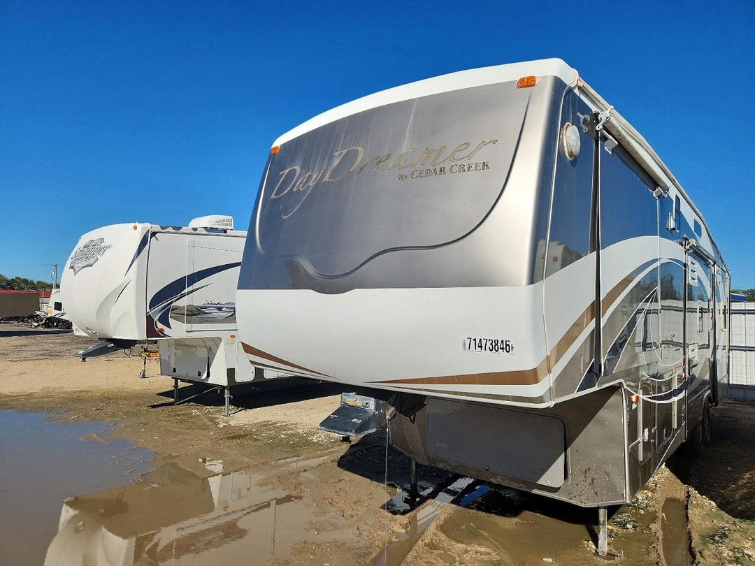 Vue de 2005 FOREST RIVER CEDAR CREEK CAMPER, angle 1