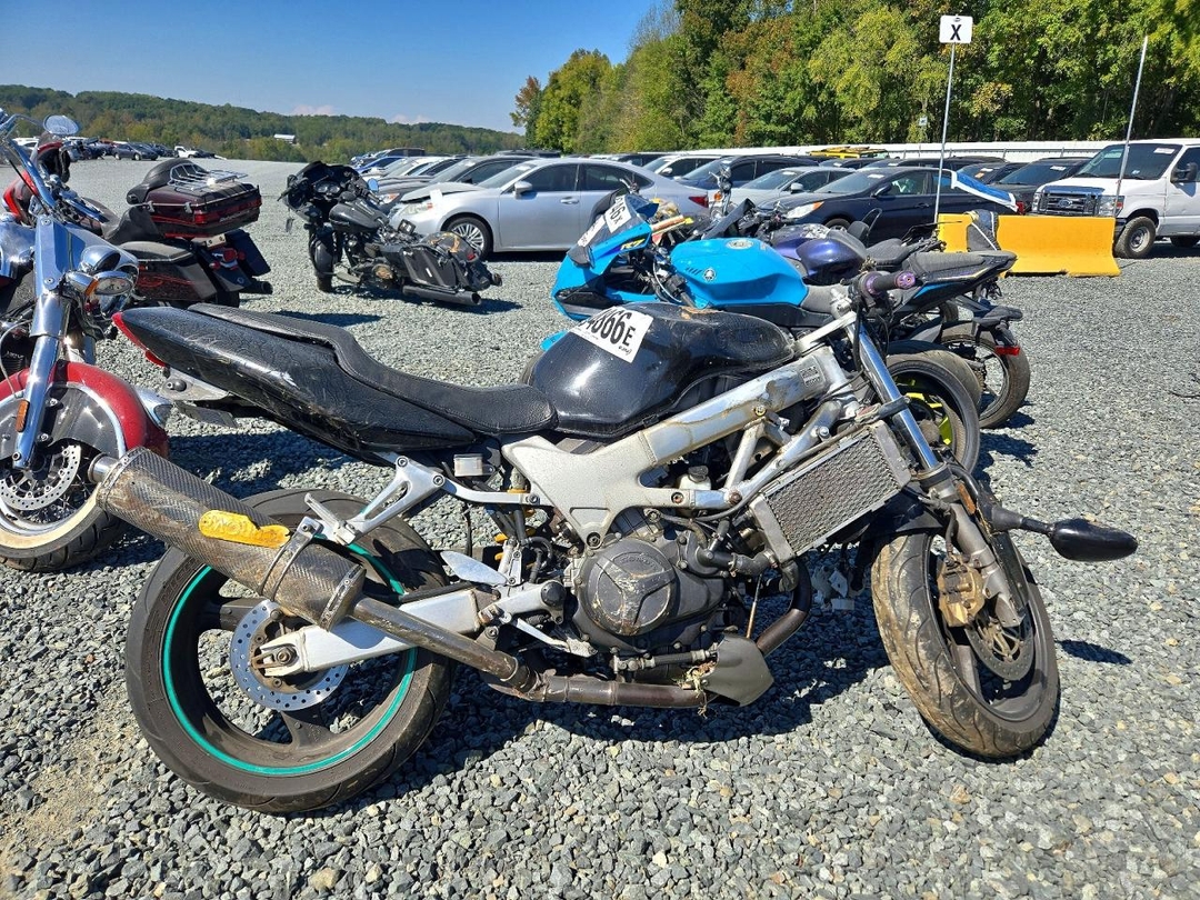Вид 2000 HONDA VTR1000 F, угол 1