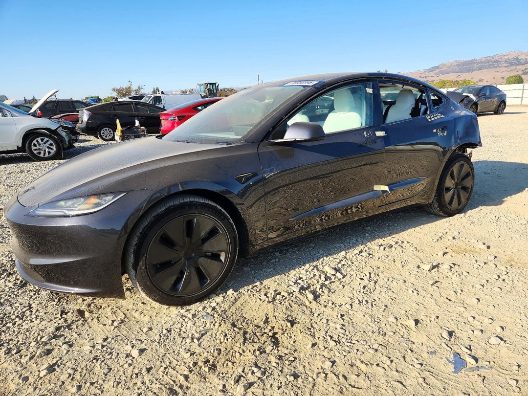 Vue de 2026 TESLA MODEL 3, angle 1