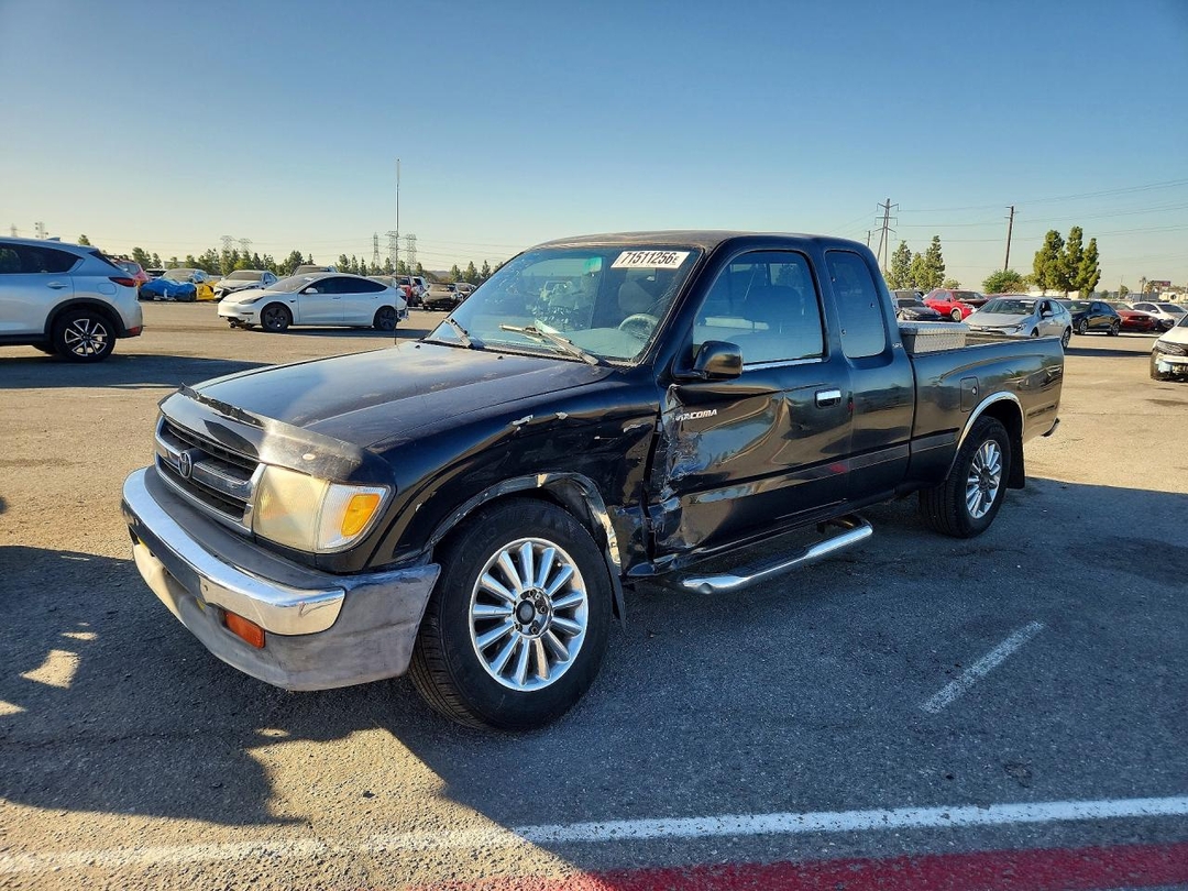 Vue de 1999 TOYOTA TACOMA V6, angle 1