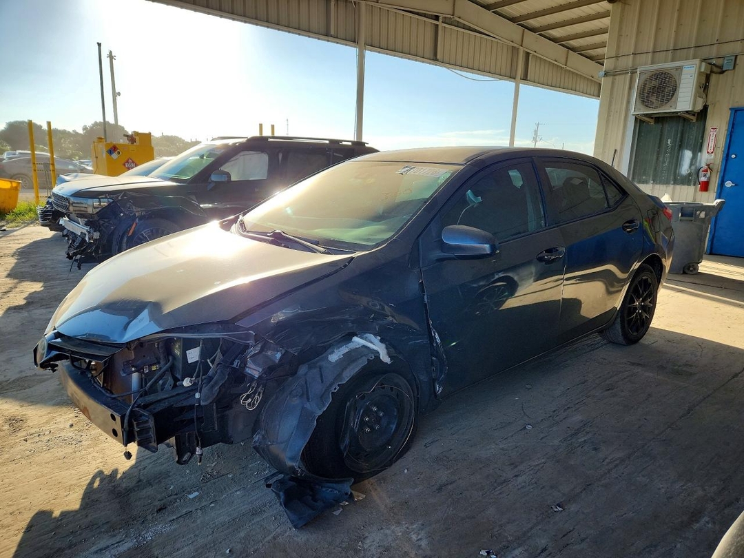 Вид 2018 TOYOTA COROLLA LE, угол 1