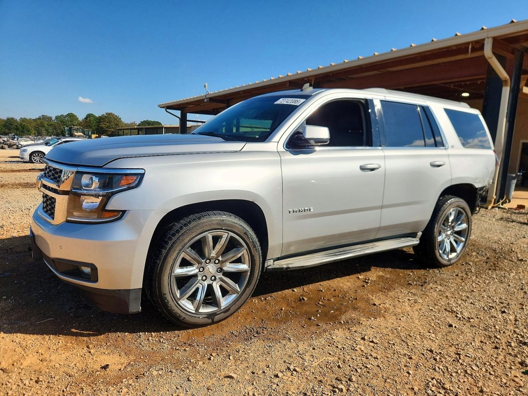 Vue de 2015 CHEVROLET TAHOE C1500 LT, angle 1