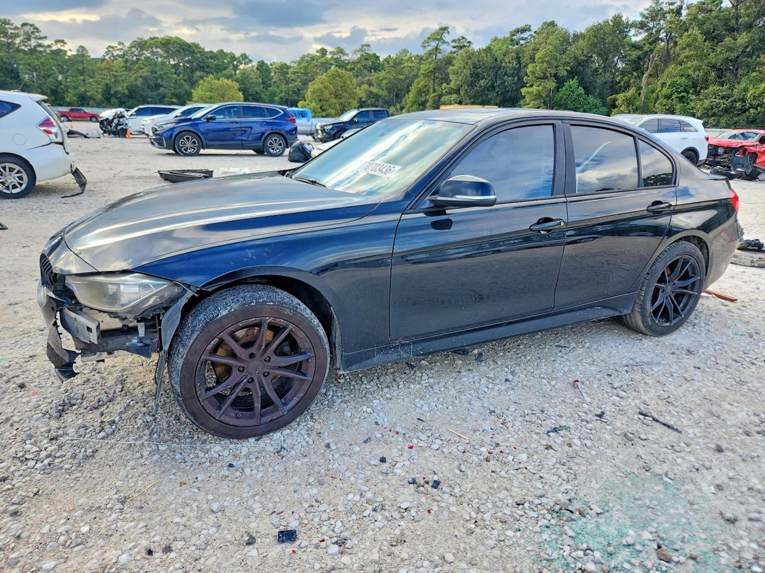 Vue de 2012 BMW 328 I, angle 1
