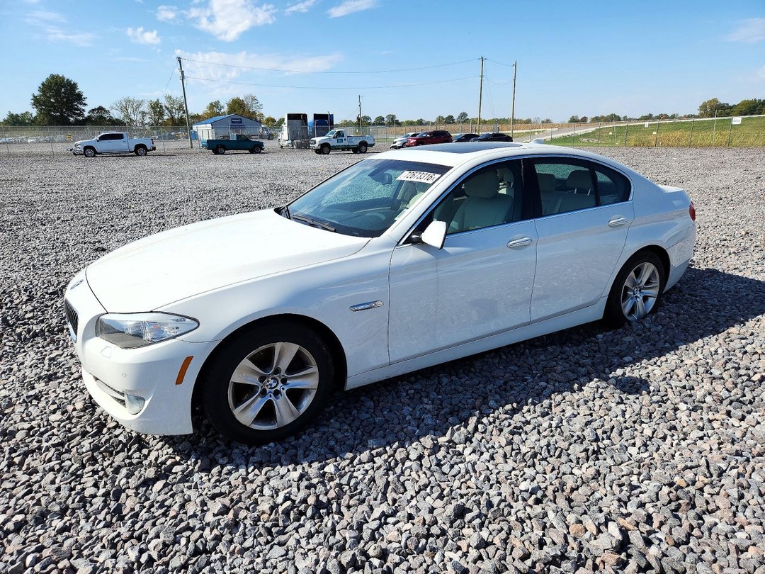 منظر 2013 BMW 528 XI، زاوية 1