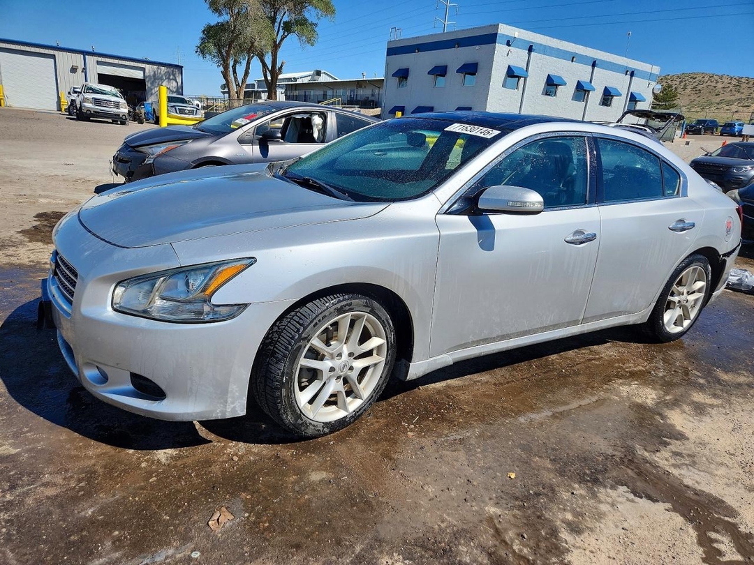 Вид 2011 NISSAN MAXIMA 3.5 S, угол 1