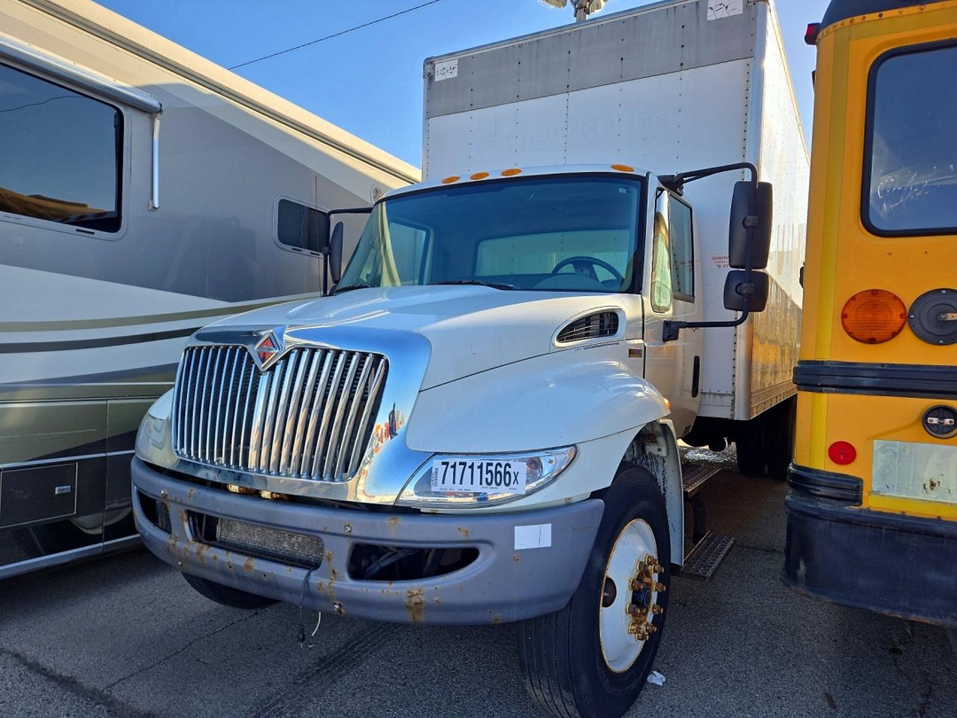 Vue de 2014 INTERNATIONAL 4000 4300, angle 1