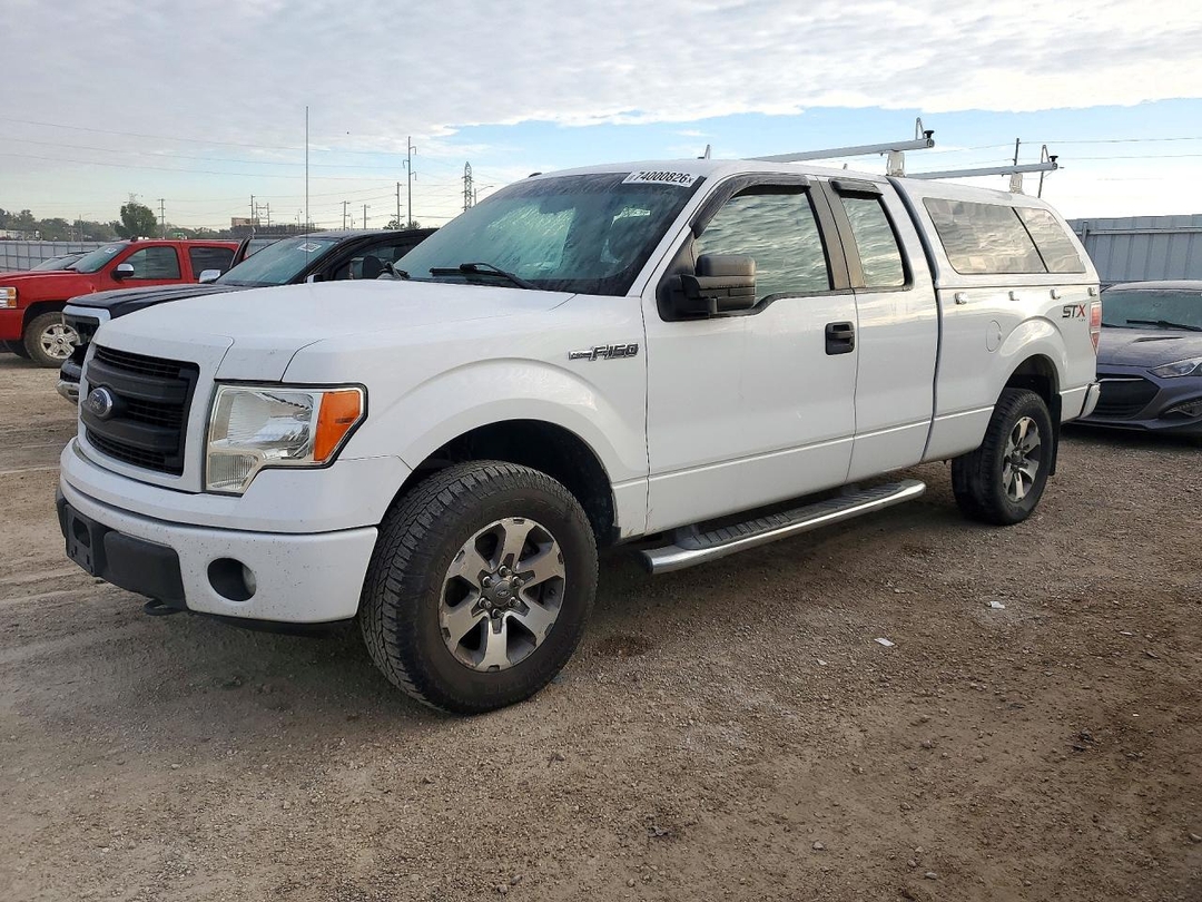 Vue de 2014 FORD F150 SUPER CAB, angle 1