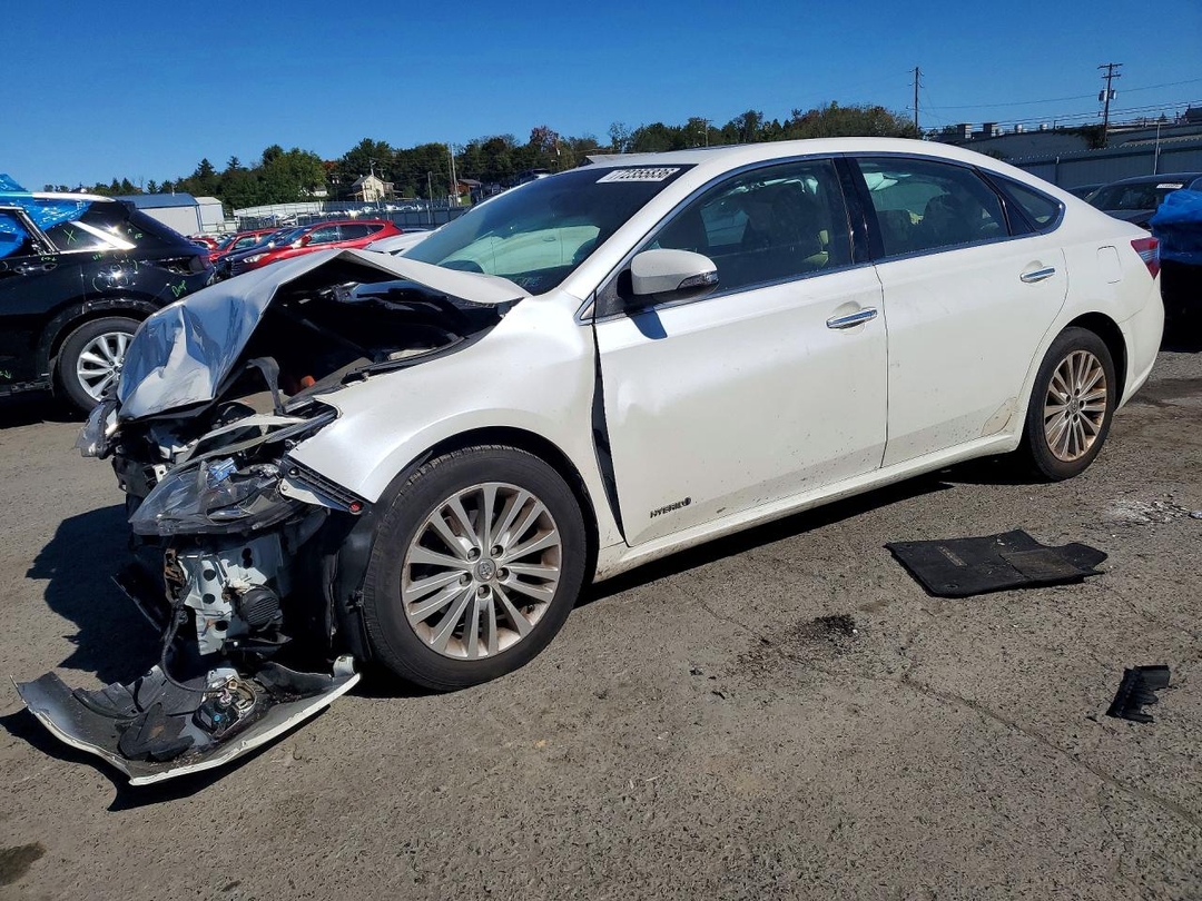 منظر 2013 TOYOTA AVALON HYBRID XLE PREMIUM، زاوية 1