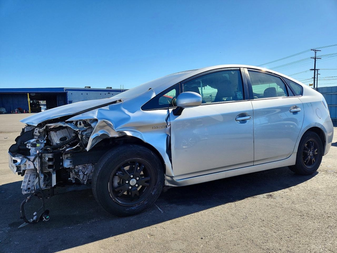 منظر 2014 TOYOTA PRIUS FOUR، زاوية 1