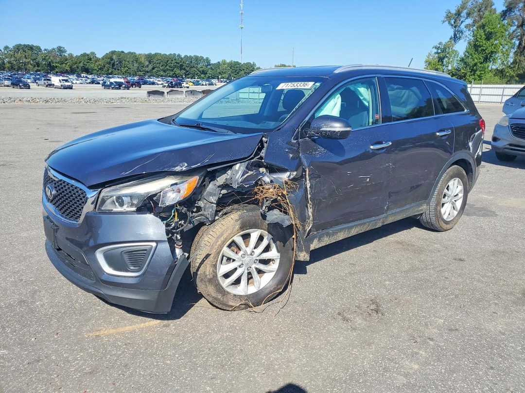 Vue de 2016 KIA SORENTO LX, angle 1