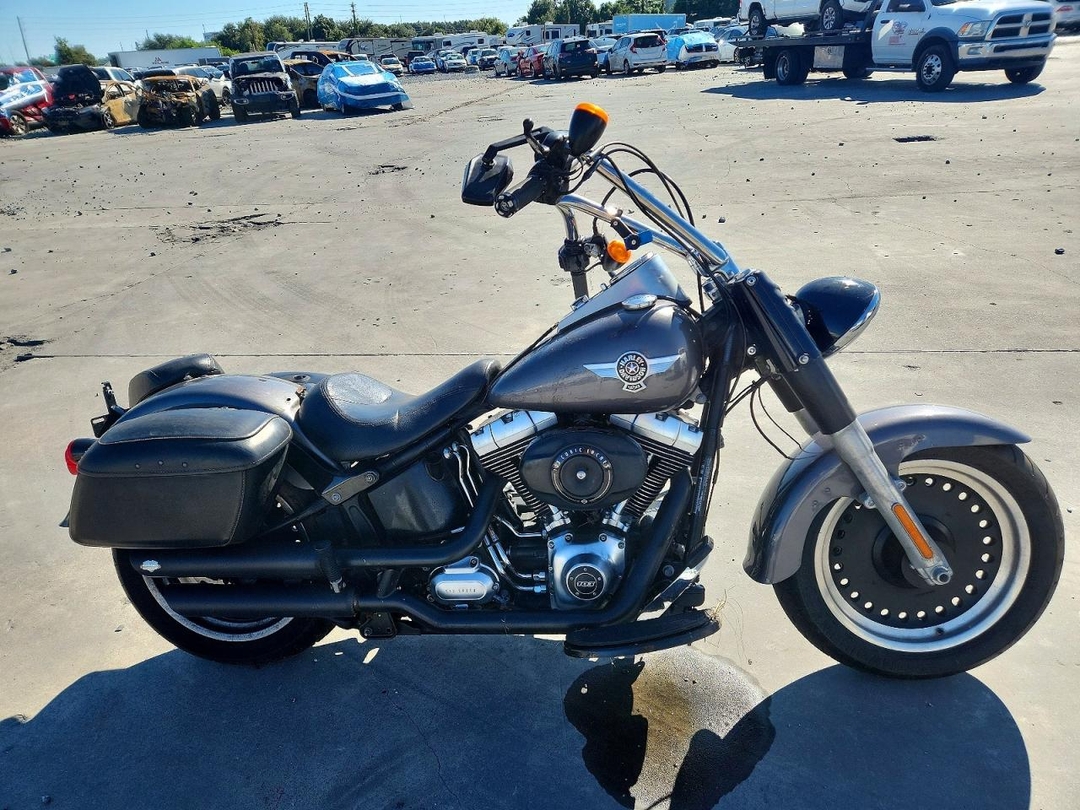 منظر 2015 HARLEY-DAVIDSON FLSTFB FATBOY LO، زاوية 1