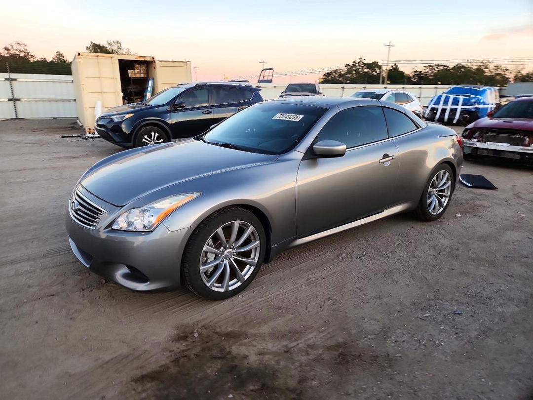 Vue de 2009 INFINITI G37 CONVERTIBLE BASE, angle 1
