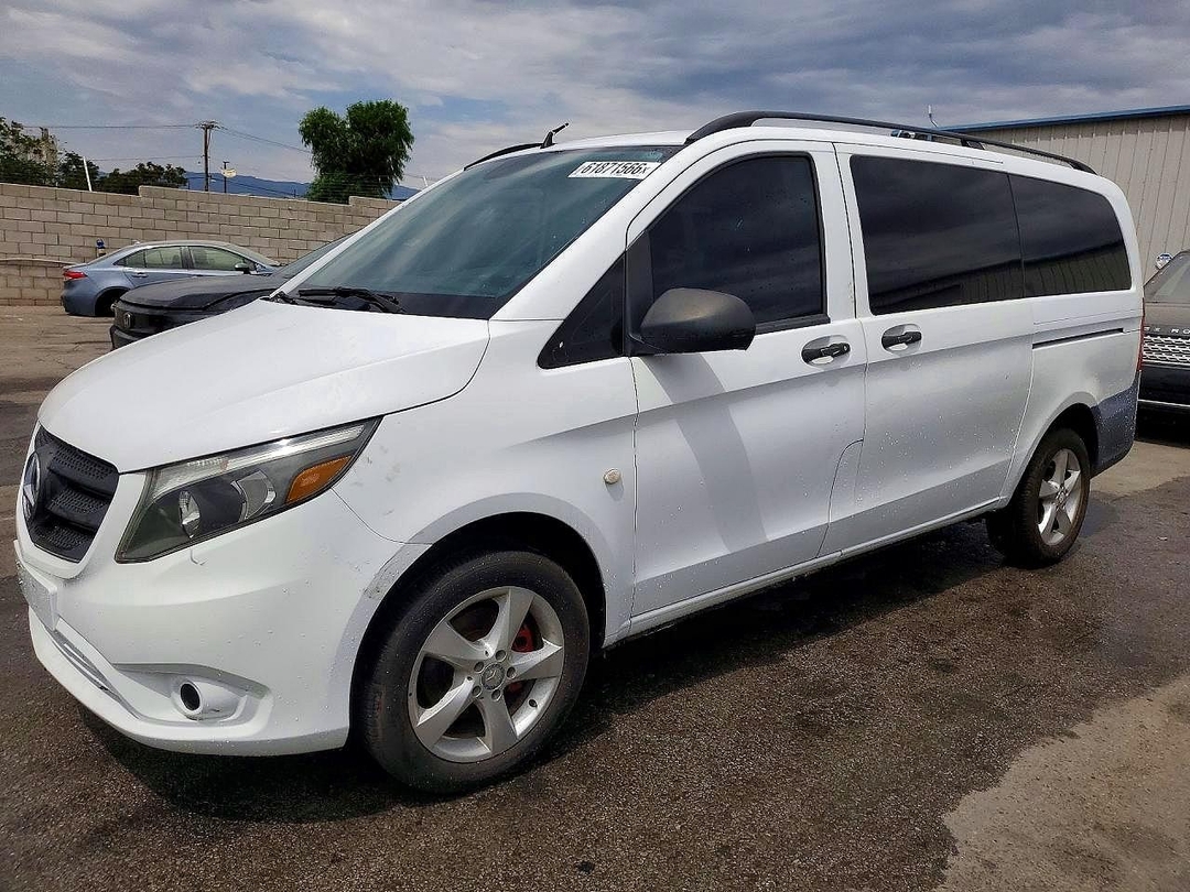 Vue de 2016 MERCEDES-BENZ METRIS, angle 1